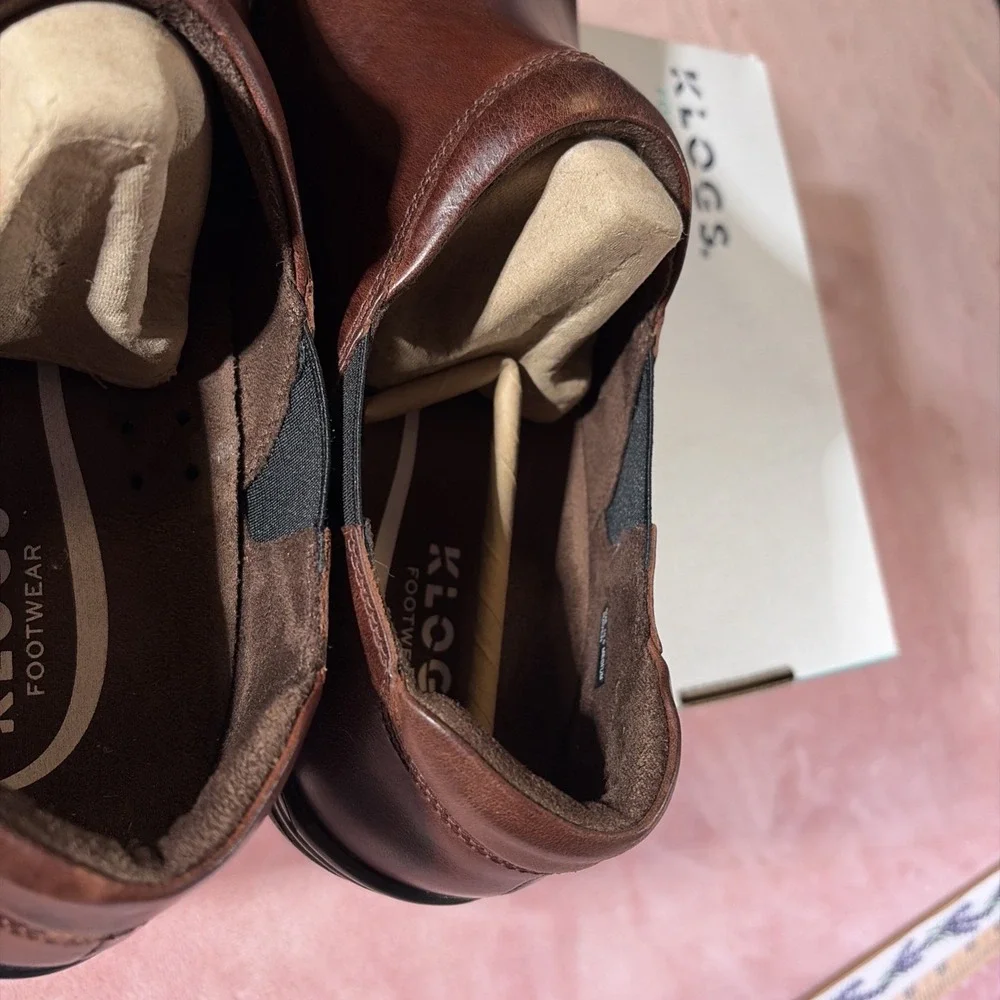 Klogs footwear raven